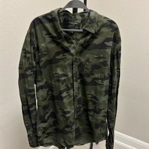 Banana Republic Untucked Slim Fit men’s button down shirt